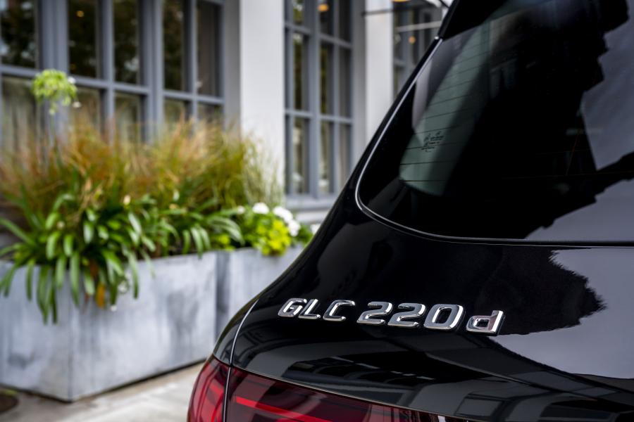Логотип Mercedes-Benz GLC220 d 4Matic (X253) 2019 года  (UK) (фото 80 из 89)